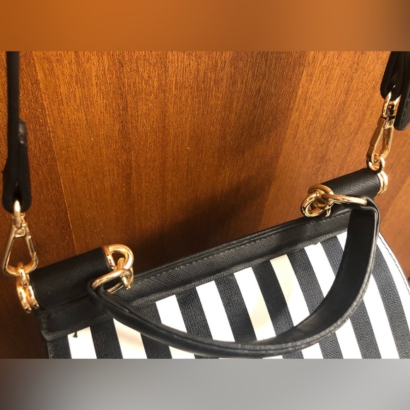 Black and White Striped Crossbody Purse - Picture 6 of 8
